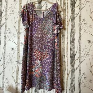 Ivy Lane's XL Dress P2P:23.5”
L:38.51” multi paisley